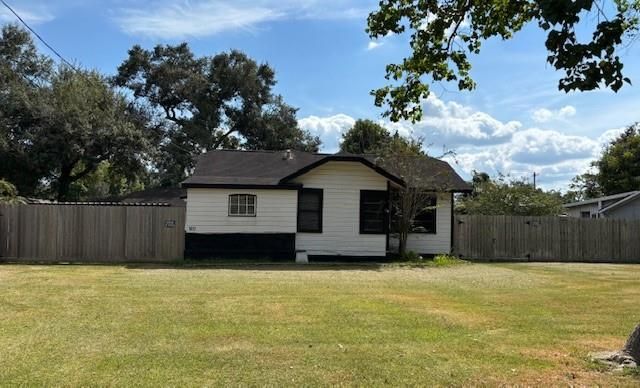 1011 West Phillips St — (CAL) ALVIN TOWNSITE