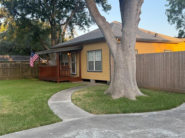 1511 W Dumble St — A0449