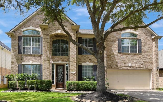 810 Almond Pointe — Centerpointe