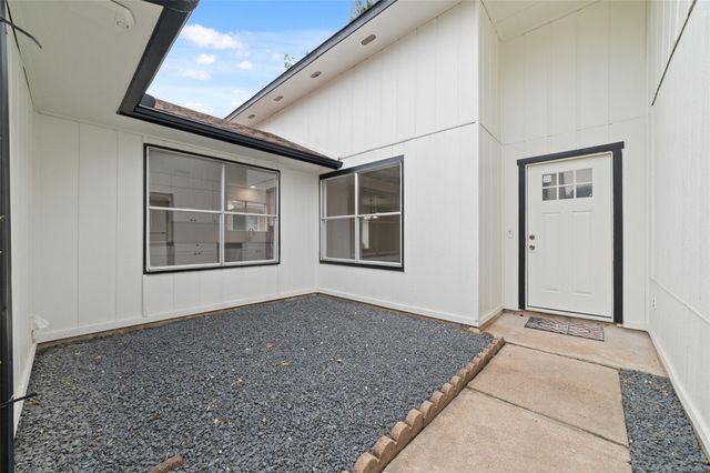 2106 Endicott Ln — Barrington Place