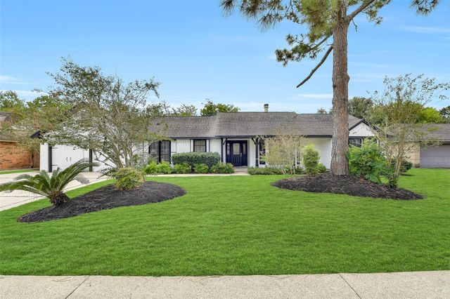 807 Sandringham Dr — Regency Estates