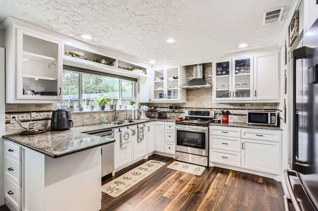 1902 Pepperrell Place Ct — Williamsburg Hamlet Sec 01