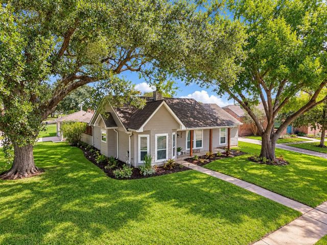 1411 Bittersweet Ct — Pecan Grove Plantation Sec 4