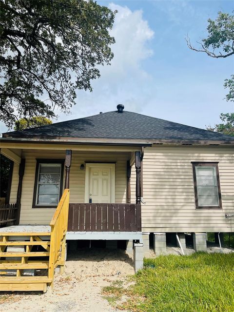 1017 S Kansas St — Bay Front Add