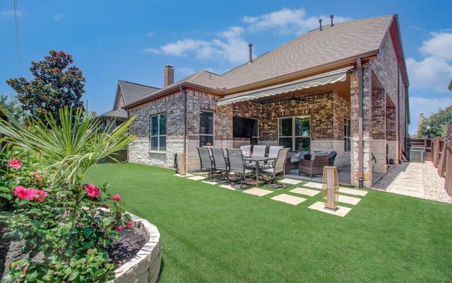17915 Olde Oaks Estate Ct — Towne Lake