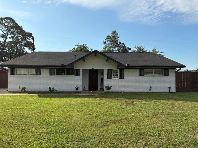 211 Staples Dr — C T Staples