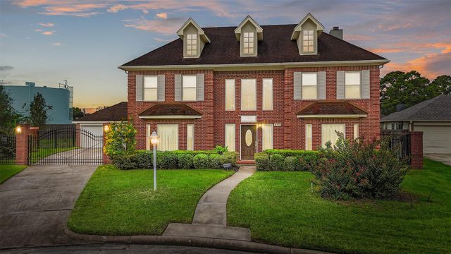 9718 Deverell Dr — Tealbriar