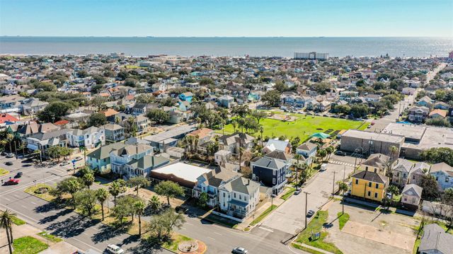 1927 Broadway St — Galveston Townsite