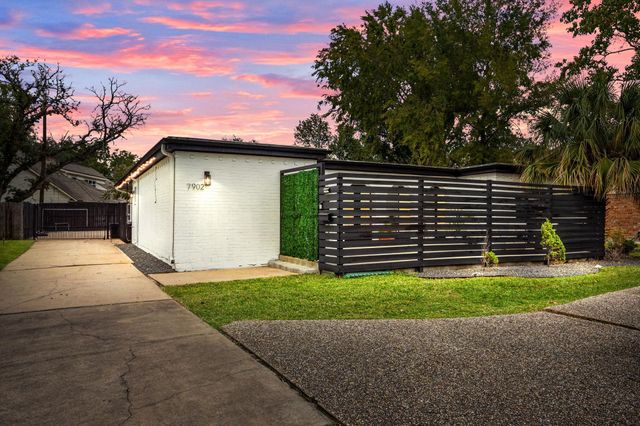 7902 Richmond Ave — Briarmeadow