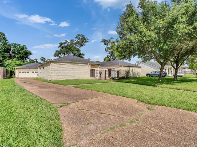3015 Inwood Dr — Sherwood Oaks