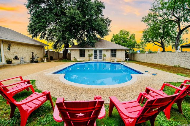 107 CHATTINGTON CT — Castle Hills