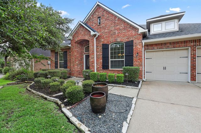 2902 Red Maple Dr — Firethorne Sec 17