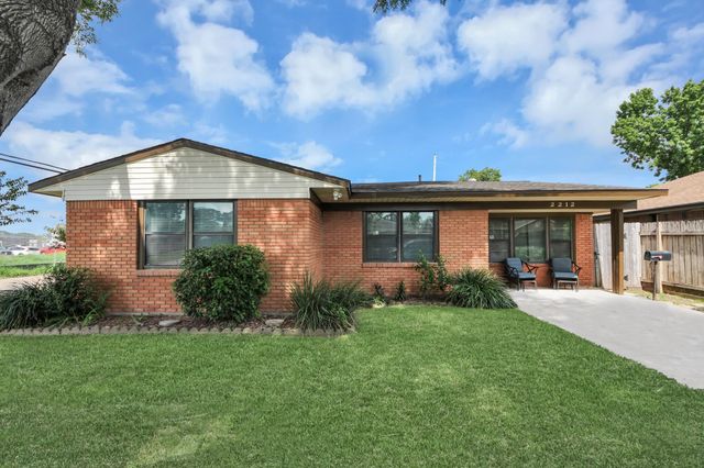 2212 Raspberry Ln — Strawberry Hills Sec 02