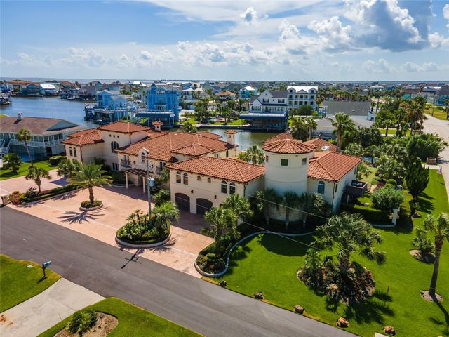 215 Sampan Dr — Tiki Island