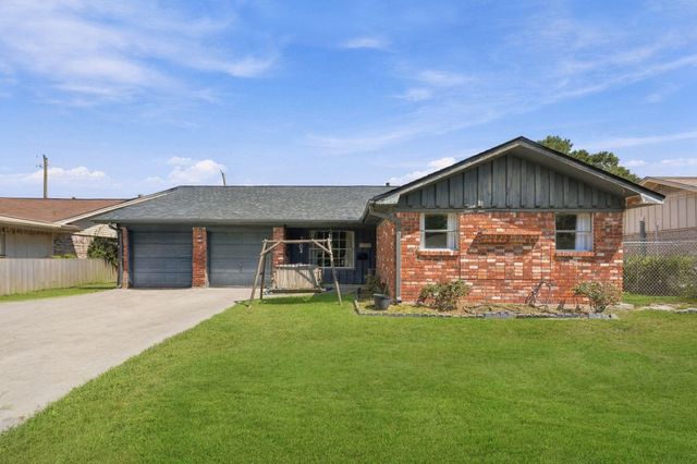 3002 Columbia St — Creekwood