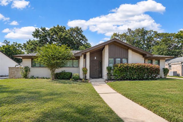 15318 Torry Pines Rd — Oakbrook West Sec 02