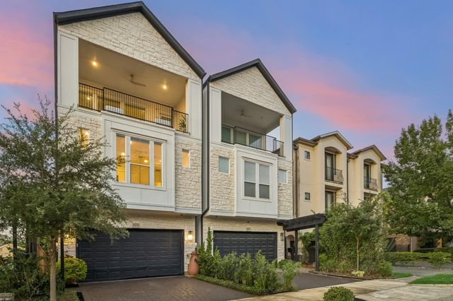 2432 Wroxton Rd — West Houston