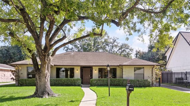 10831 Olympia Dr — Lakeside Estates