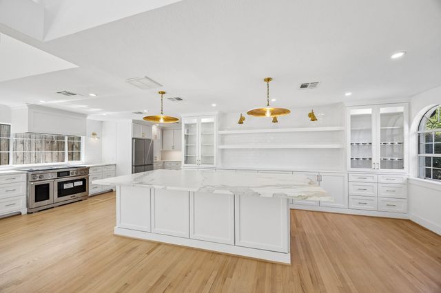 4115 Bissonnet St — Colonial Terrace