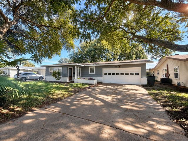 6709 Fairway Dr — Golf Crest