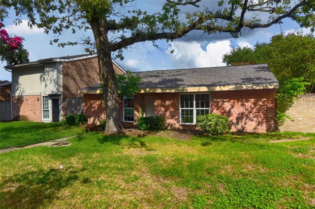 4803 Pebble Brook St — Shady Hill Villa Sec 02