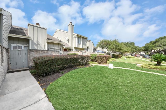 13004 Wirevine Lane — Wildflower Green T/H Sec 02
