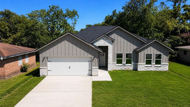 5815 Woodrow St — North Oak