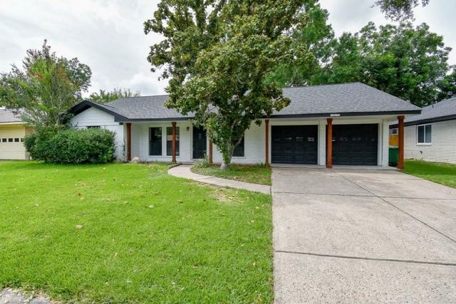 5019 Stillbrooke Dr — Westbury