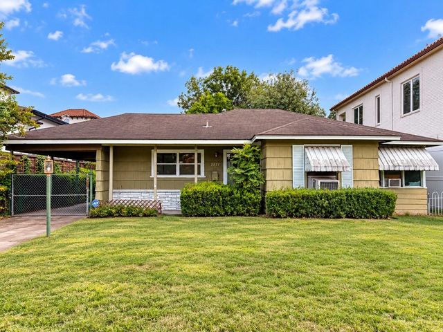 5551 Aspen St — Richmond Plaza