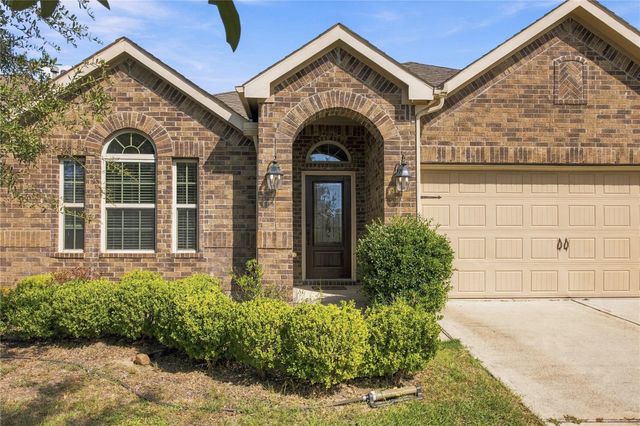 2229 Maple Point Drive N — Cedar Woods