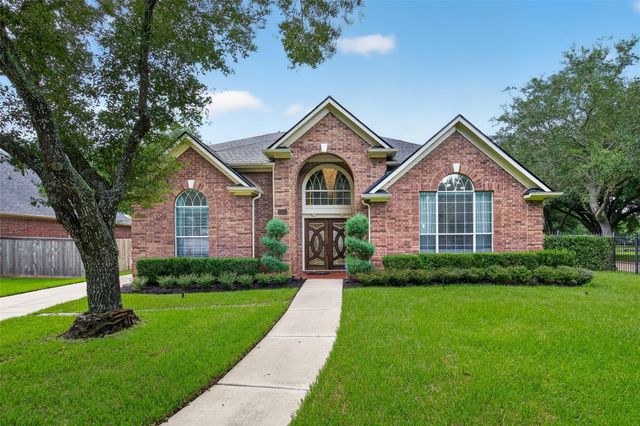 1802 Pepper Tree Ct — The Lakes