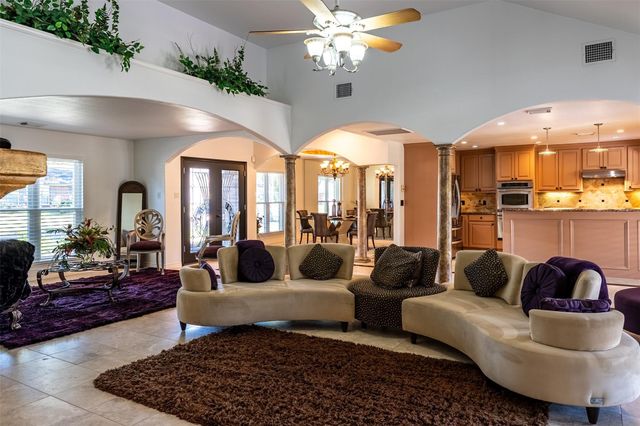 2402 Featherton Ct — Barrington Place Sec 4