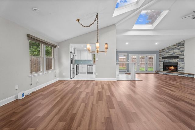 538 Enchanted Ln — Enchanted Oaks Sec
