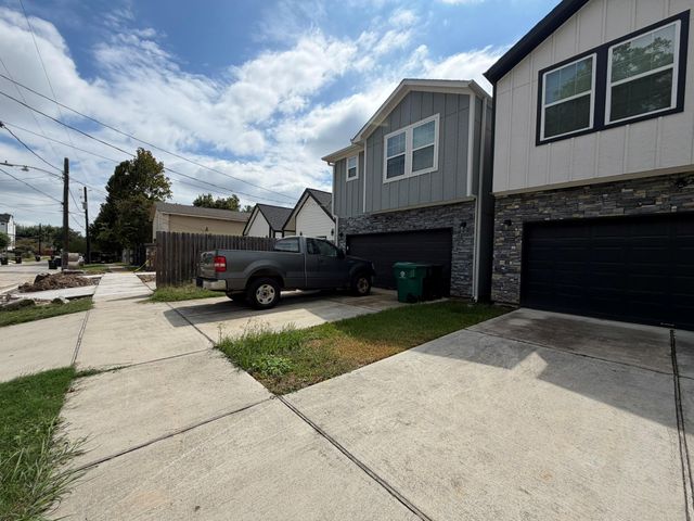 7320 Avenue J — MAGNOLIA PARK