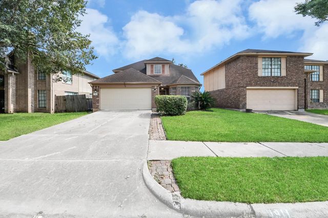 1911 Wildwood Ridge Dr — Hunters Green