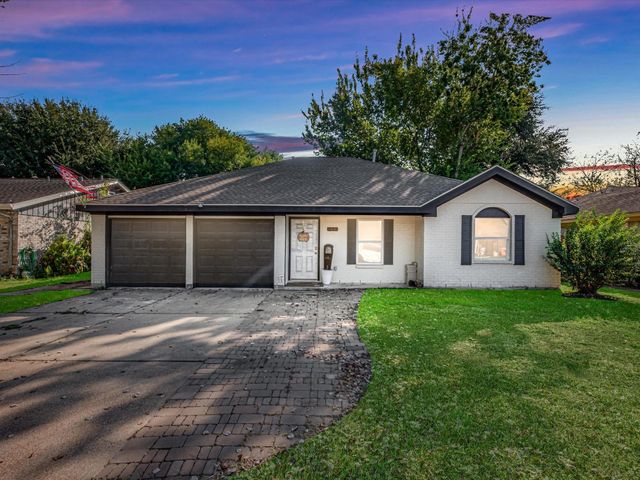 3441 Hickory Ln — Deer Park Manor