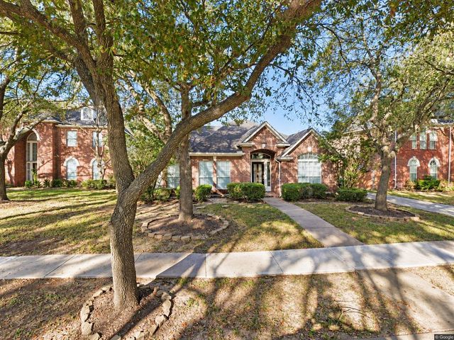1906 Gray Birch Dr — The Lakes Sec 3