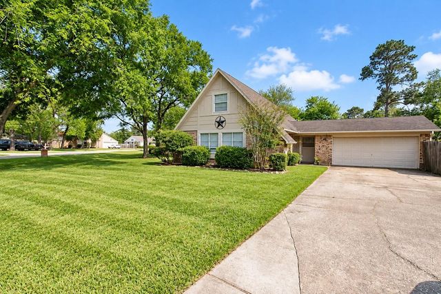 10030 Lost Pine Dr — Pinehurst Sub