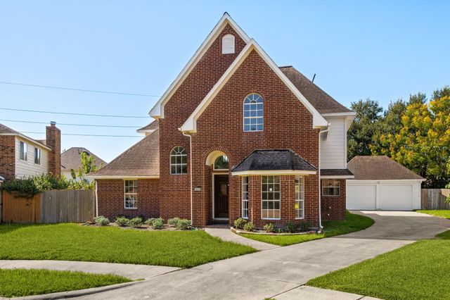 16439 Hidden Gate Ct — Village Of Oak Lake R/P