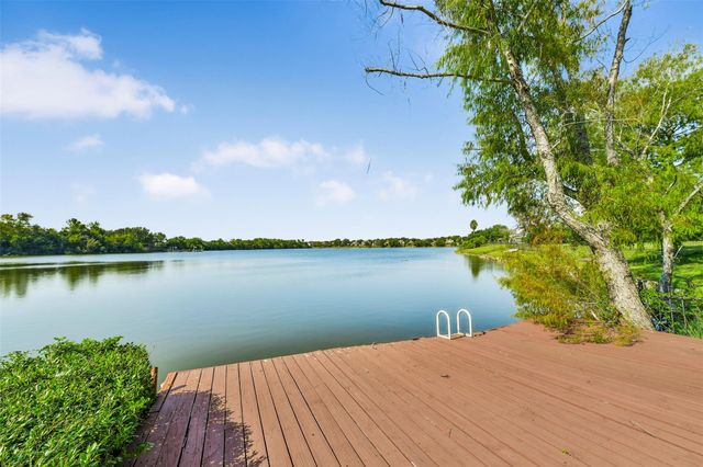 9902 Autumn Lake Trl — Autumn Lake Sec 1-2-3