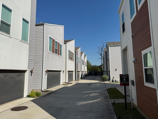 602 Janisch Rd — Independence Gardens