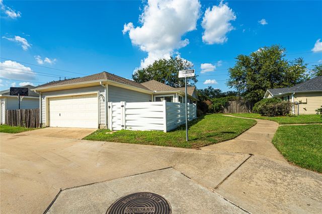 6353 Settlers Square Ln — Lakeville Sec 03