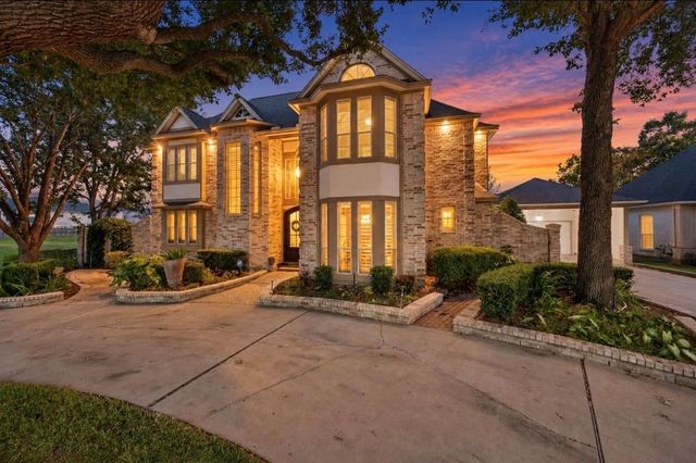 8503 Herts Rd — Champion Forest
