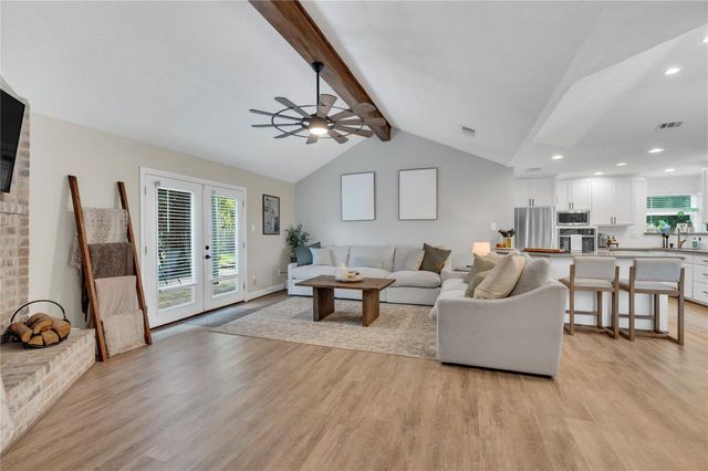 1304 Edinburgh Dr — Regency Estates 1