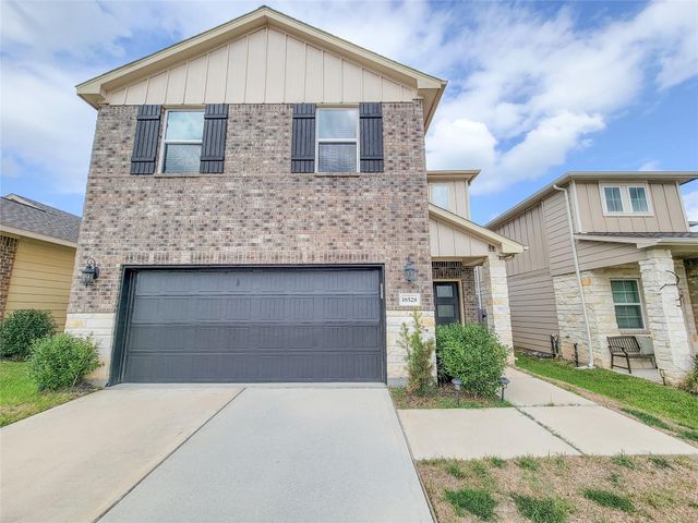18528 Meadow Point Ln — Pine Lake Cov