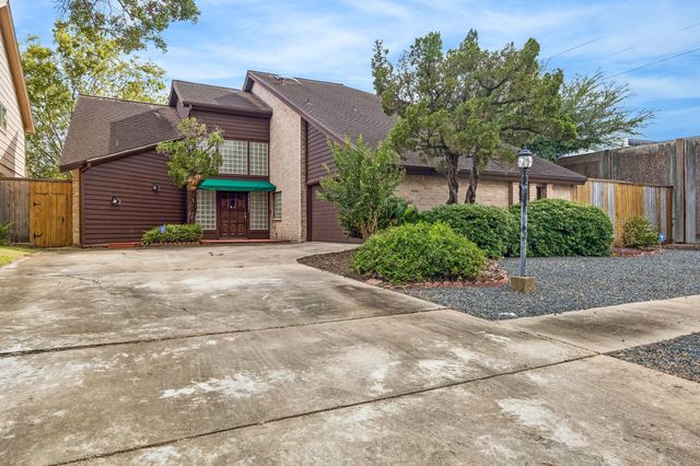 10327 Olympia Dr — Briar Court - Briargrove Park