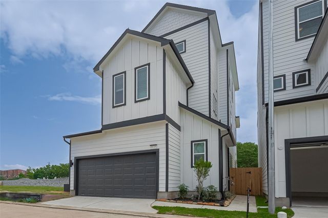 8925 Grovner Pl — Regents Court