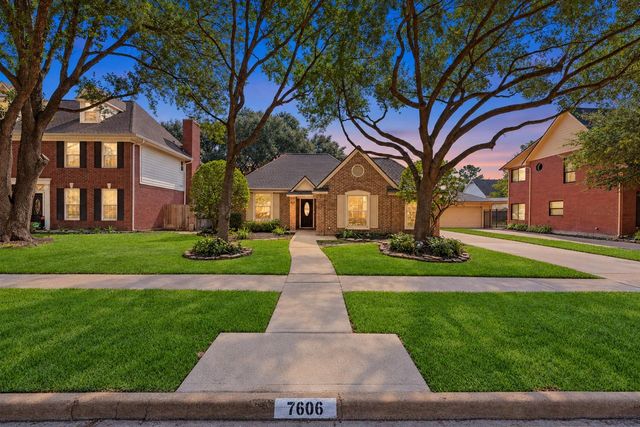 7606 Shangrila Ln — Copperfield Southcreek Village