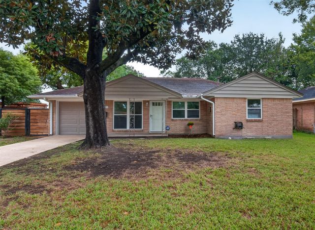 11227 Greenwillow St — Post Oak Manor