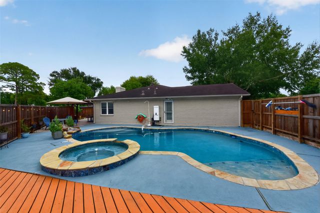1918 Oaklawn St — Greenbriar Add